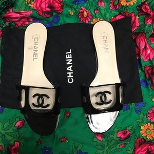 🛑SOLD🛑Authentic Chanel Slides